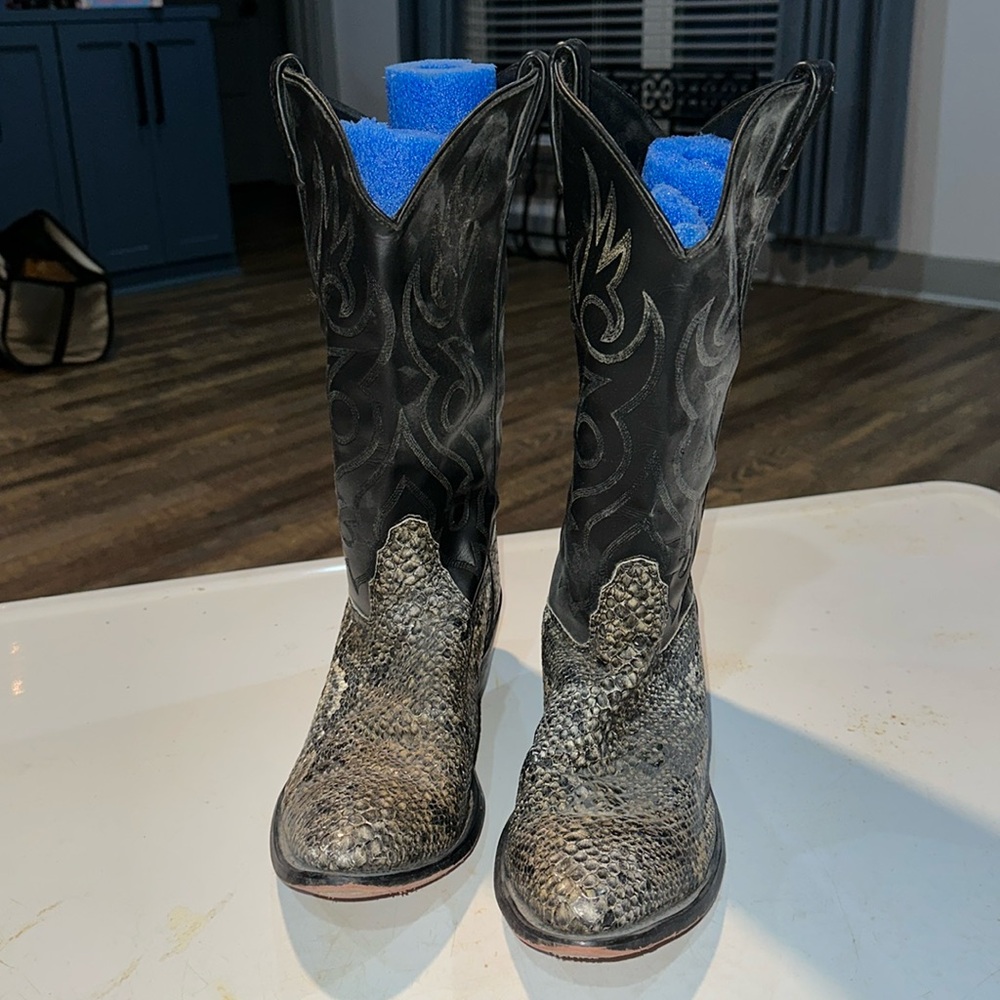 Fake snakeskin boot. Not sure of the brand. 10D on the inside of the leather.